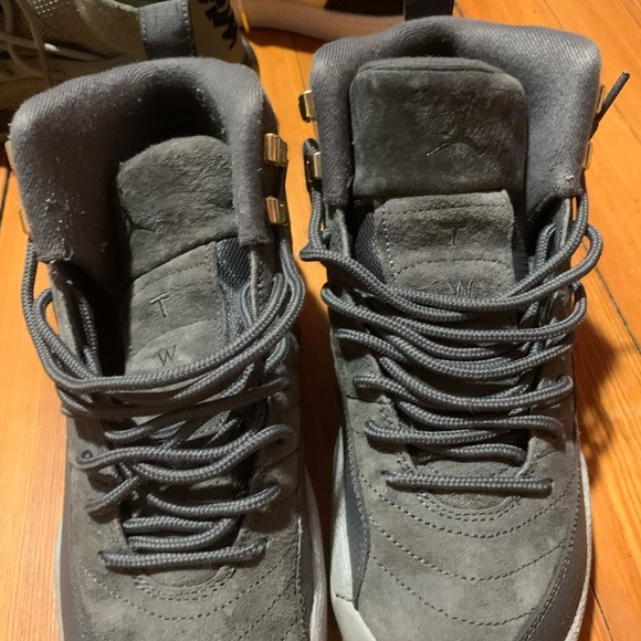 Jordan 12 size 6.5 - Picture 4 of 5